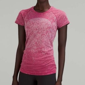 Lululemon Swiftly Tech Short Sleeve Shirt 2.0
Gradient Block Pomegranate / Pink